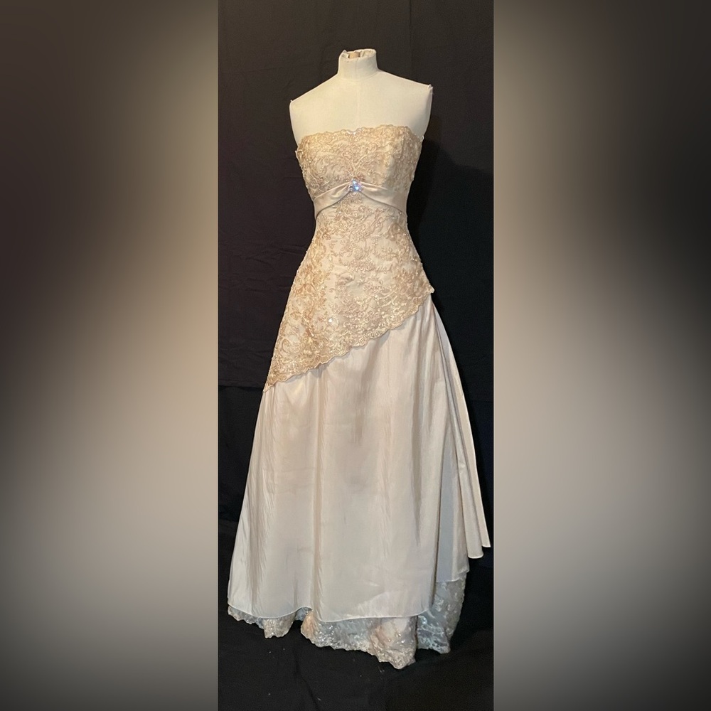 Designer Gold Asymmetrical Strapless Bridal Gown Couture Maggie Sottera 8 NEW - Picture 1 of 13